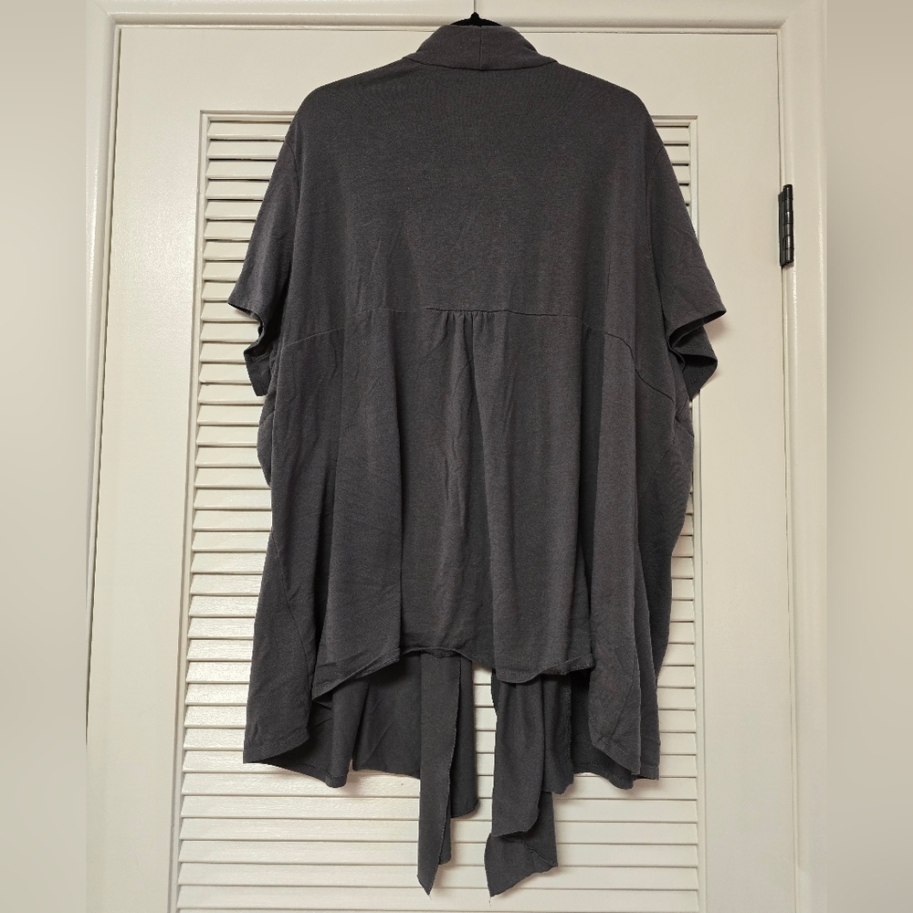 Avenue - (Plus-Size) Grey Open Flowy Short-Sleeve Cardigan Sweater - Picture 3 of 5